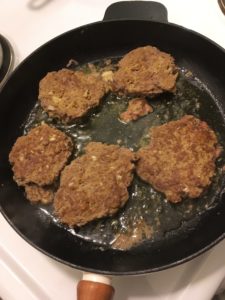 Färsbiffar i stekpanna färdiga