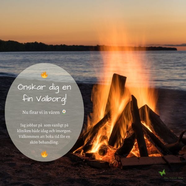 Önskar dig en fin valborg. Bild med brasa och hav i bakgrunden.